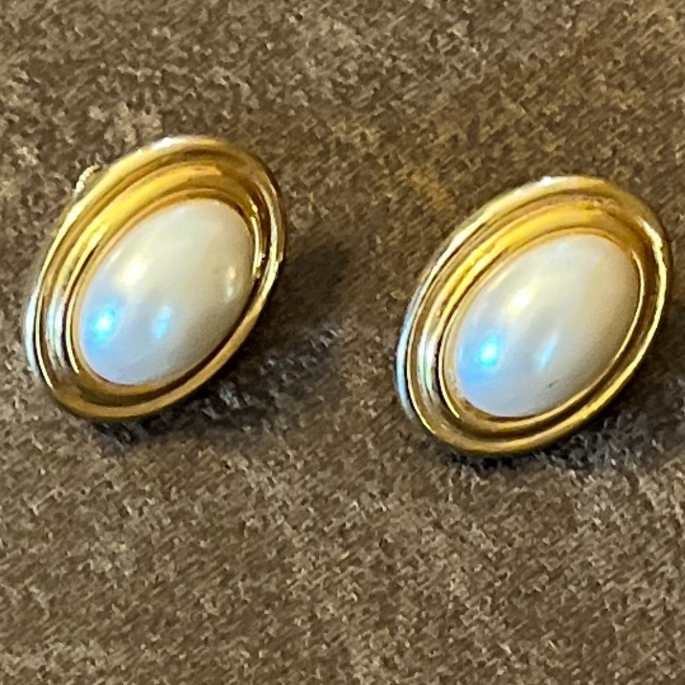 Vintage Napier gold tone screw on earrings with large faux pearl centers